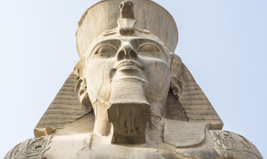 Спустя 94 года была найдена верхняя часть статуи Рамсеса II
