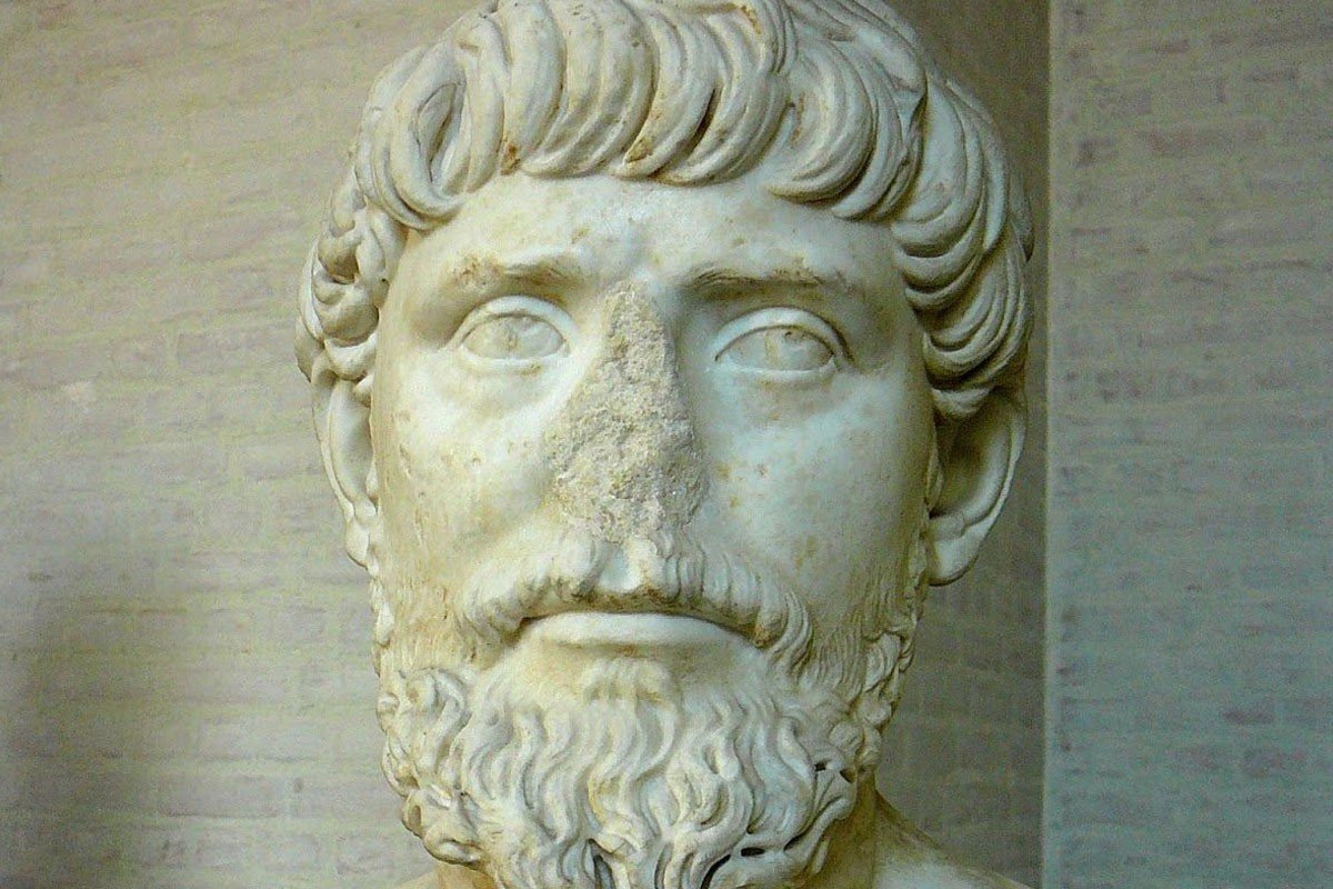 Аполлодор Афинский — древнегреческий писатель и грамматик