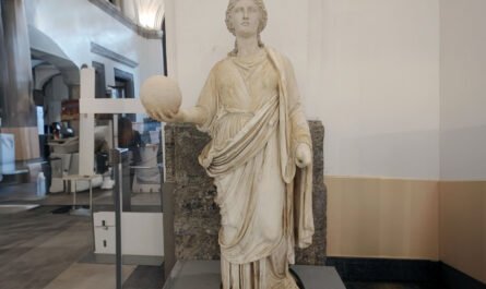 Римская скульптура богини Афины