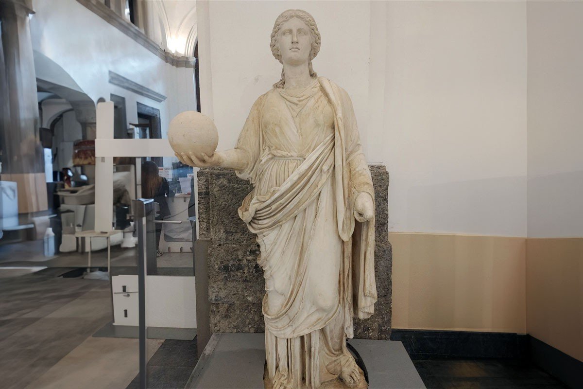 Римская скульптура богини Афины