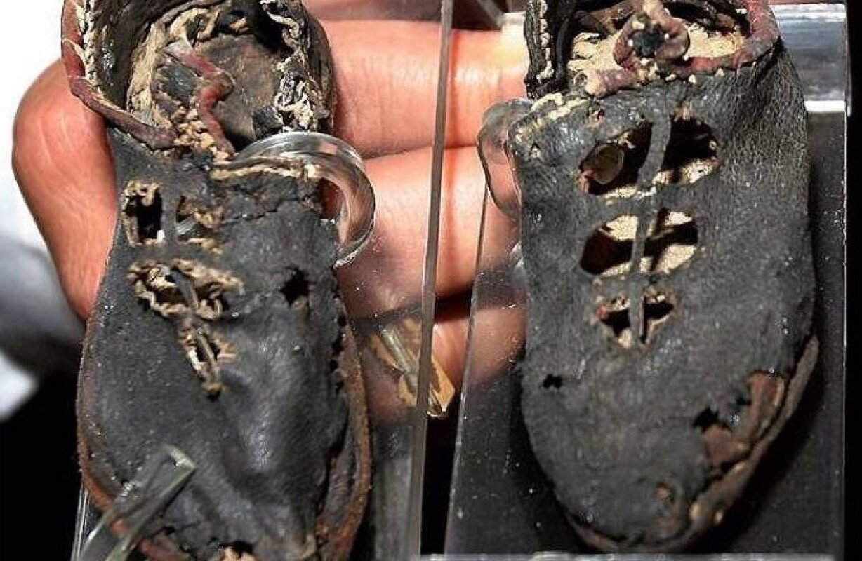 Пара детской обуви из римской Пальмиры