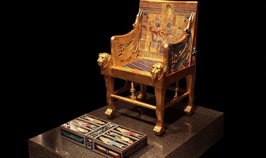 Любопытная деталь трона Тутанхамона