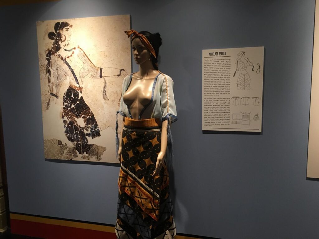 Реконструкция женской одежды минойской эпохи