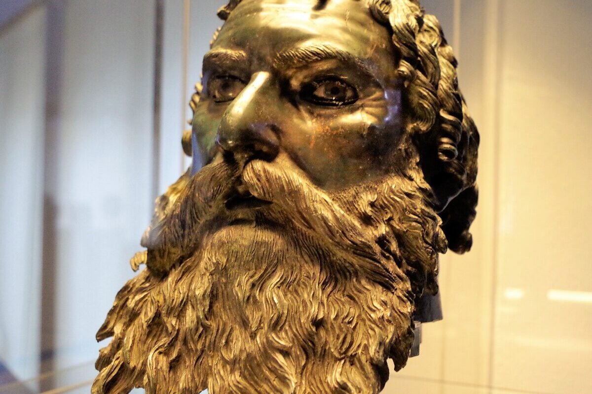 Бронзовая голова фракийского царя Севта III