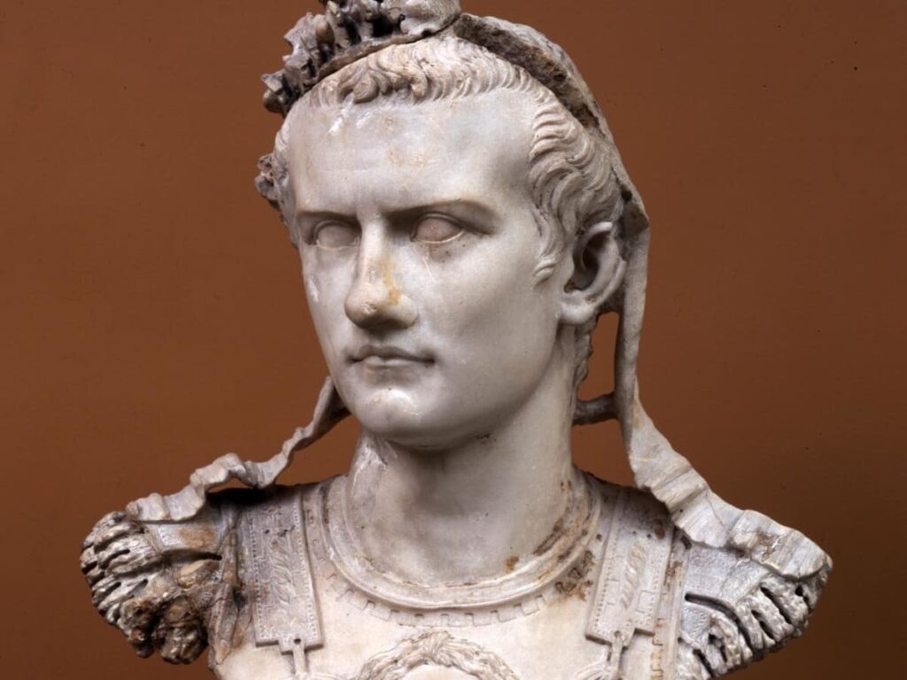 Император Калигула: путь от великого политика до безумца на троне