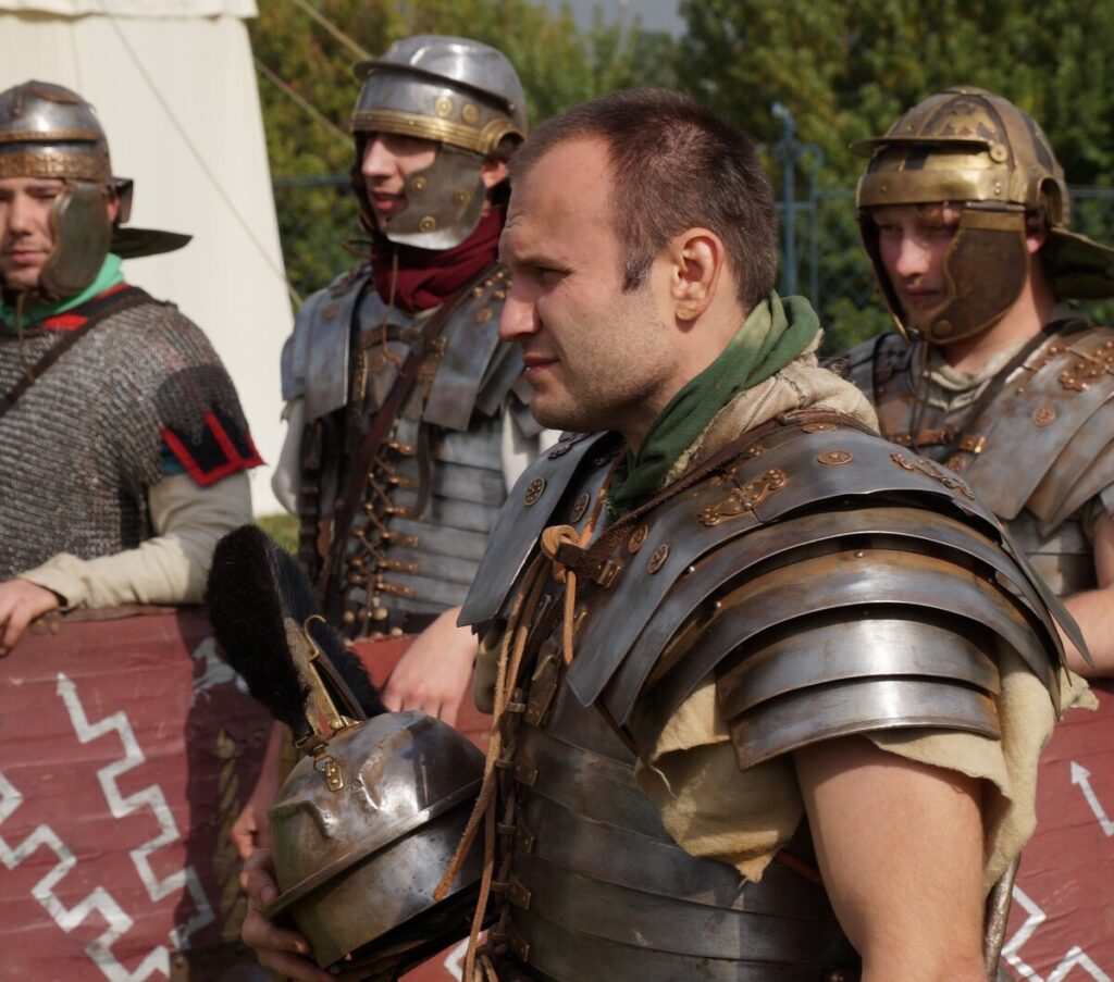 Носили ли римские легионеры красные туники?