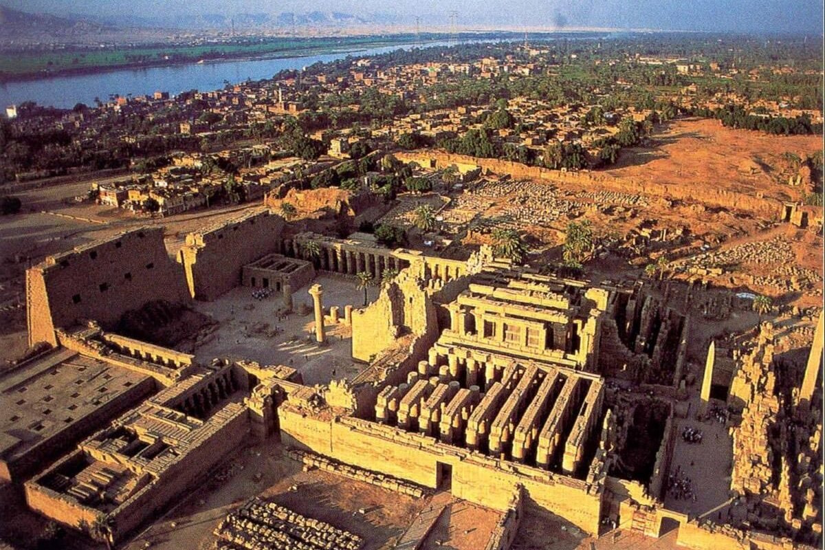Храм бога Амона в Карнаке, Египет
