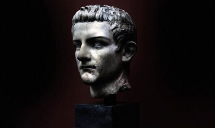 Зачем Калигула объявил войну Нептуну?