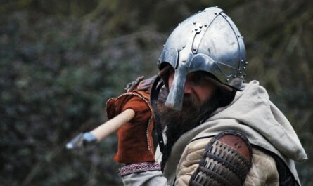 Викинги никогда не носили рогатых шлемов