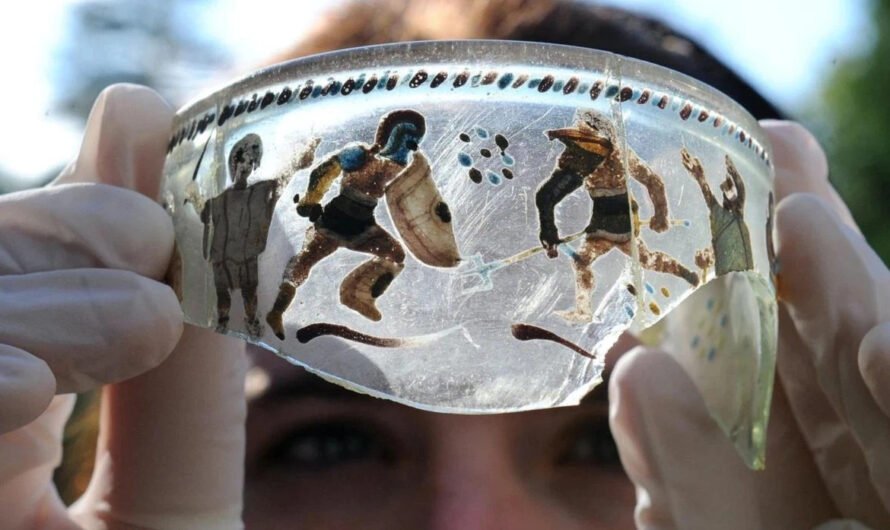 Фрагмент римской стеклянной чаши