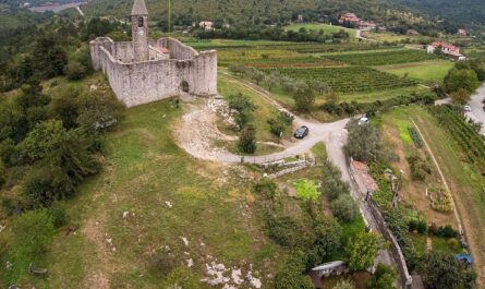 Церковь Святой Троицы в Храстовле
