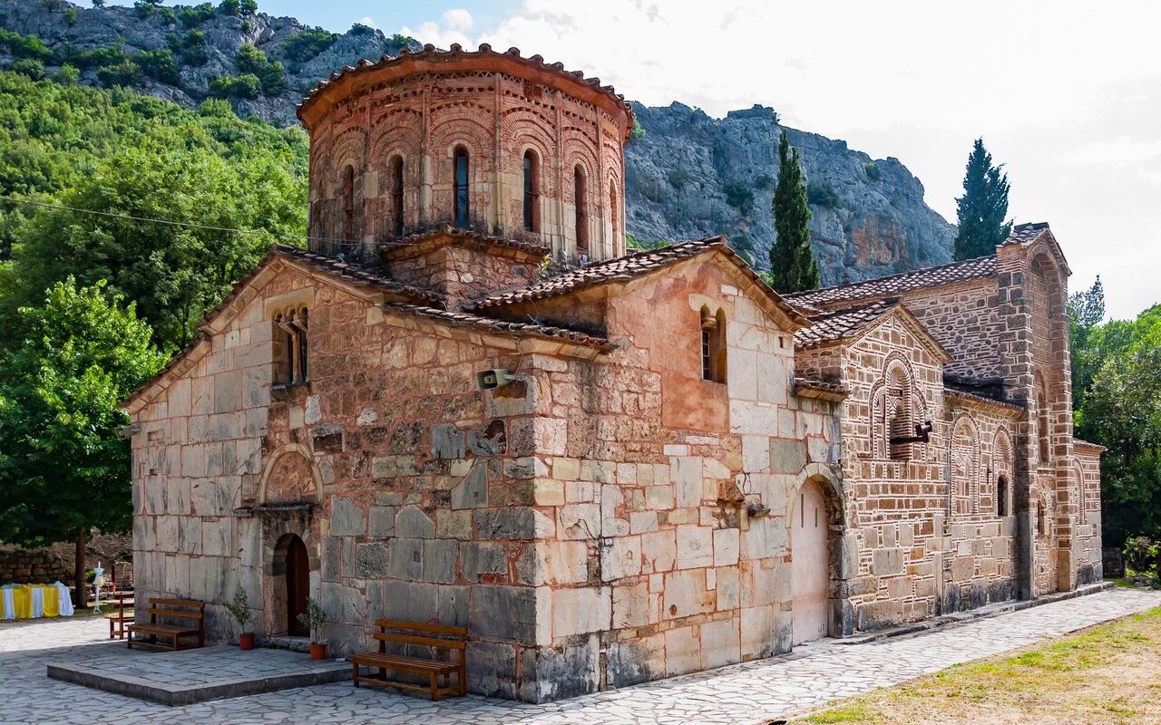 Старинная церковь