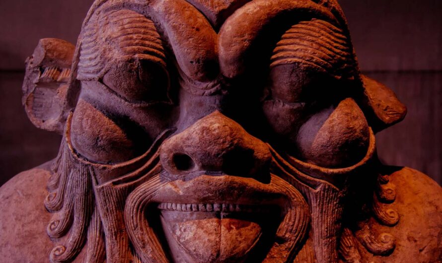 Бэс — уродливый бог-карлик, защищавший египтян от злых духов